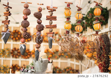 Dried oranges, cinnamon sticks garlands 27876292