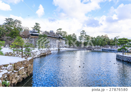 冬の松江城　内堀からの風景 27876580