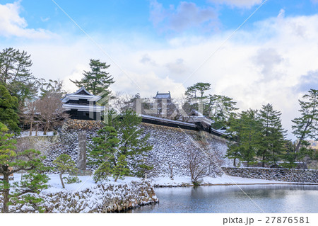 冬の松江城　内堀からの風景 27876581