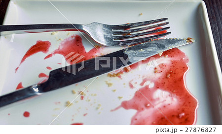 Empty plate smeared with fruit syrup 27876827