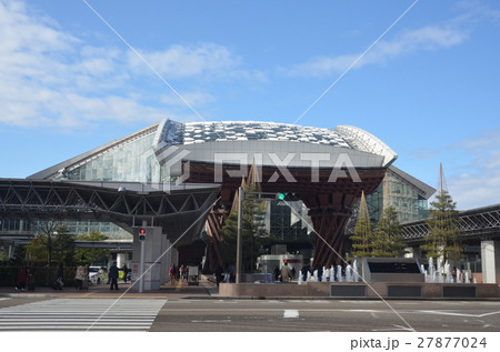 冬の金沢駅の鼓門 冬の金沢駅の鼓門 27877024