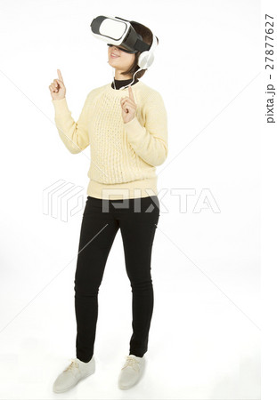 girl with virtual reality goggles 27877627