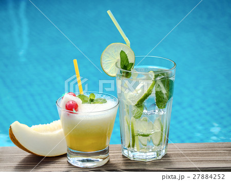 Beach cocktails Beach cocktails 27884252