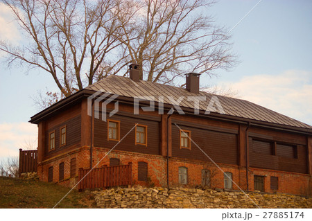 traditional wooden cottage 27885174