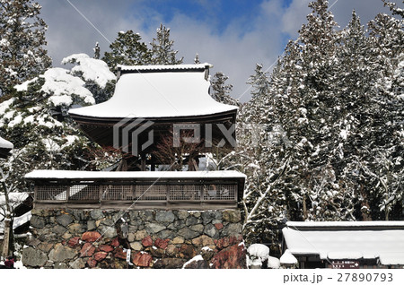 六時の鐘の雪景色 27890793