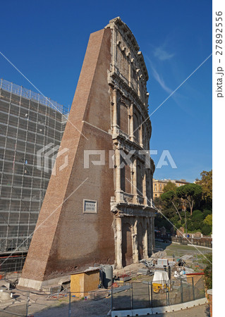 The Colosseum in Rome, Italy 27892556