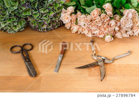 Florist work. Flower shop delivery, rose bouquet 27896784