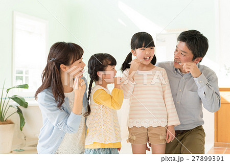 ファミリー 歯みがきイメージ 27899391