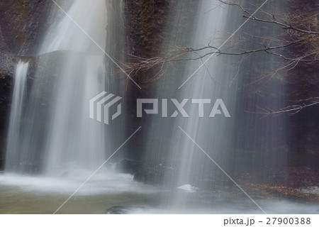 真冬の裏見の滝 27900388