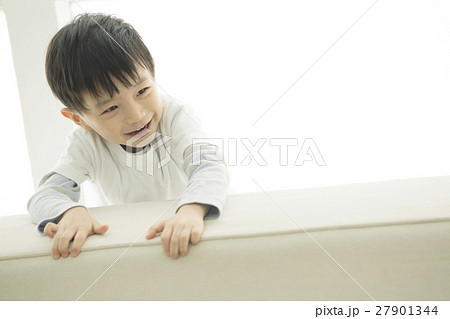 笑顔の4才男の子 27901344