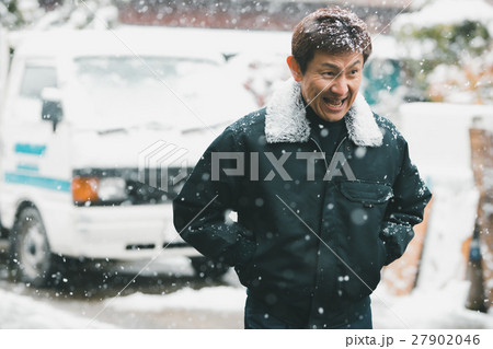 middle-aged and older person middle-aged and older person 27902046