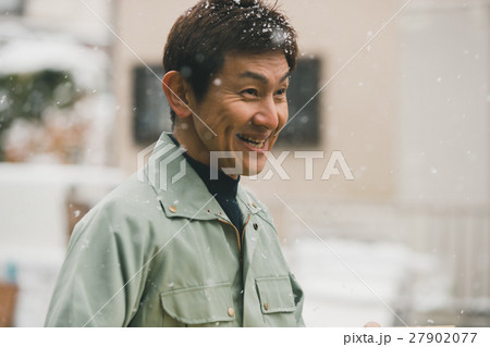 middle-aged and older person 27902077