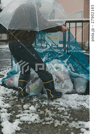 middle-aged and older person middle-aged and older person 27902165