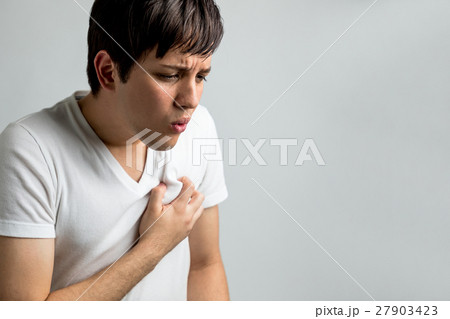 男性の胸の痛み 男性の胸の痛み 27903423