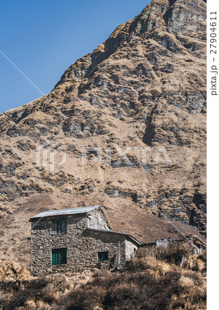 Small Abandoned house on the ABC & MBC route 27904611