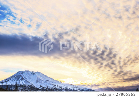mt Shesta when sunset in California,usa. 27905565