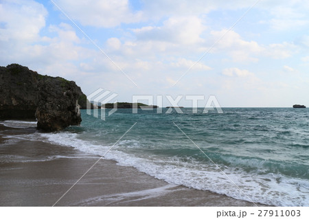 浜比嘉島のムルク浜ビーチ 27911003
