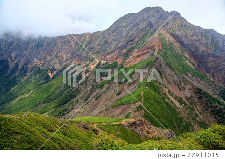 八ヶ岳連峰・阿弥陀岳から見る雲湧く赤岳 八ヶ岳連峰・阿弥陀岳から見る雲湧く赤岳 27911015