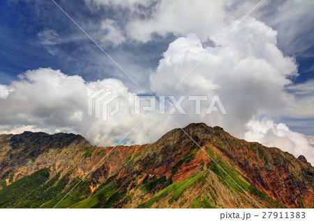 八ケ岳連峰・阿弥陀岳から見る雲湧く赤岳・横岳 八ケ岳連峰・阿弥陀岳から見る雲湧く赤岳・横岳 27911383