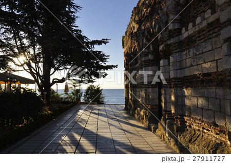Street of the old town of Nesebar filled in with light of a sunrise in Bulgaria 27911727