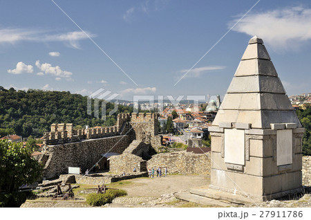Tsarevets fortress in Veliko Tarnovo, Bulgaria Tsarevets fortress in Veliko Tarnovo, Bulgaria 27911786