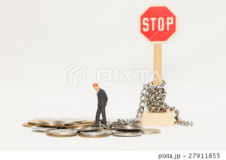 鎖に繋がれたビジネスマン 鎖に繋がれたビジネスマン 27911855