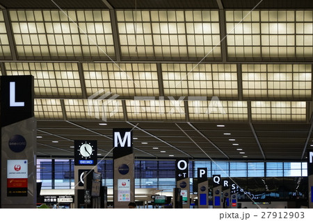 1月 成田国際空港第2ターミナル08出発ロビー 1月 成田国際空港第2ターミナル08出発ロビー 27912903
