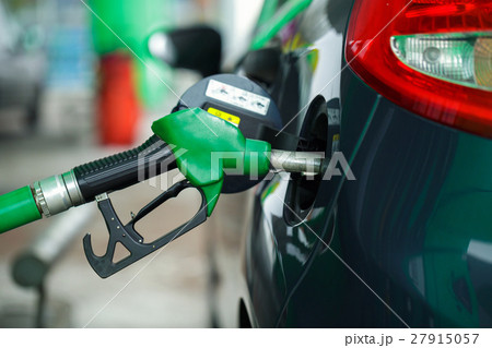 Car refueling on a petrol station in winter 27915057