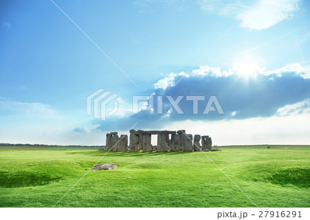 Stonehenge, UK 27916291