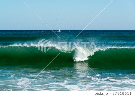 太平洋の波と漁船 太平洋の波と漁船 27919611