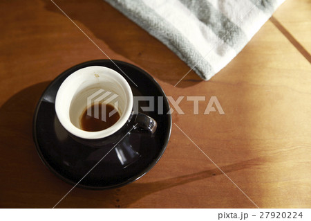飲み干したコーヒー 飲み干したコーヒー 27920224