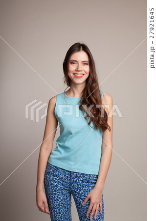 beautiful girl posing in the Studio 27921645