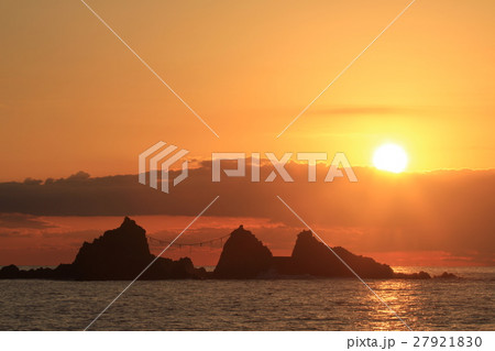 真鶴三ツ石海岸の日の出 27921830