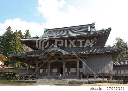 唐破風を備えた瑞泉寺太子堂、富山県井波 27922391