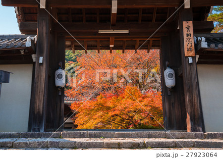 京都　実相院の紅葉 27923064