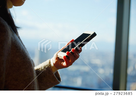 スマートフォン 手元 スマートフォン 手元 27923685