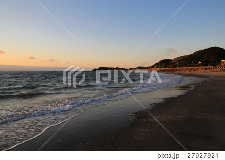 鹿児島県鹿屋市 高須海岸からの夕日の写真素材