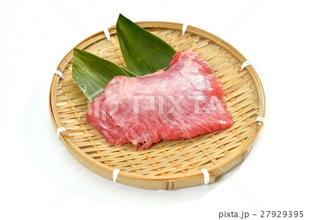 鹿児島産のマグロ(鮪)のほほ肉(頬肉、ホホ肉)加熱用。※鮪の品種名は不明です。 鹿児島産のマグロ(鮪)のほほ肉(頬肉、ホホ肉)加熱用。※鮪の品種名は不明です。 27929395