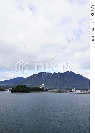 有明海島原湾から望む眉山と平成新山,火砕流や山体崩壊土砂による景観 27930125