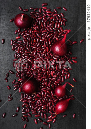 Red beans and onion scattered on the black table 27932410