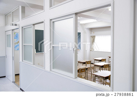 教室　学校　教育　勉強　学習　塾　高校　スクール　スクールライフ 27938861