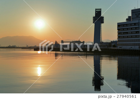 青森湾の朝 27940561