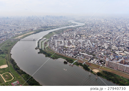 大阪市東淀川区近辺の淀川を空撮 27940730