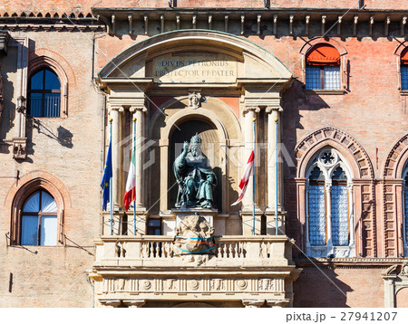 sculpture on facade of palazzo comunale in Bologna sculpture on facade of palazzo comunale in Bologna 27941207