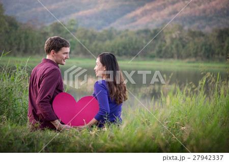 Loving couple. Beautiful young love couple 27942337