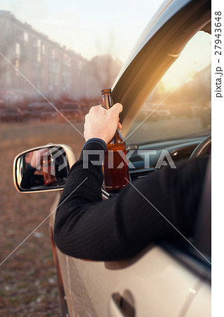 Driving under alcohol influence 27943648