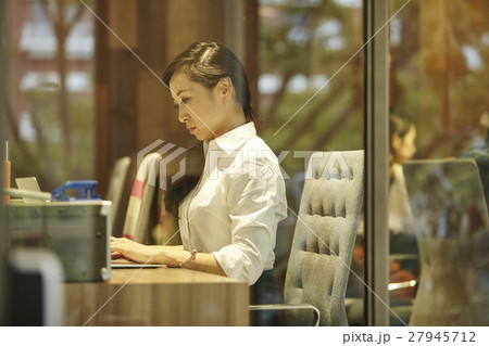 オフィスイメージ 女性 オフィスイメージ 女性 27945712