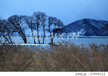 びわ湖の雪景色 27949113