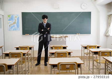 先生 教師 教室 学校 授業 教育 考える 困る 悩む 迷う 男性 勉強 学習 塾 先生 教師 教室 学校 授業 教育 考える 困る 悩む 迷う 男性 勉強 学習 塾 27950310