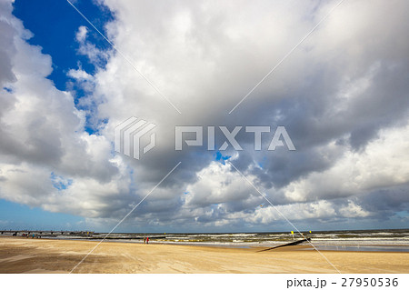 Sandy yellow beach with cloudy sky, Baltic Sea 27950536